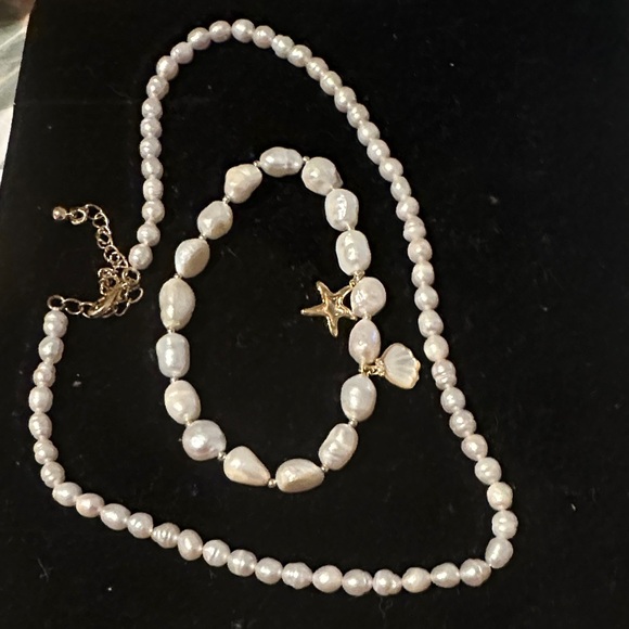 Elegant Pearl Necklace and Bracelet Set